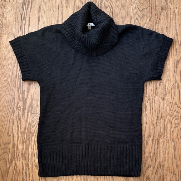 DKNYC Sweaters - DKNYC Black Short-Sleeve Turtleneck Sweater